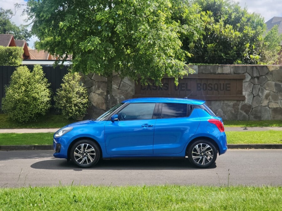 
								SUZUKI SWIFT GLX CVT full									