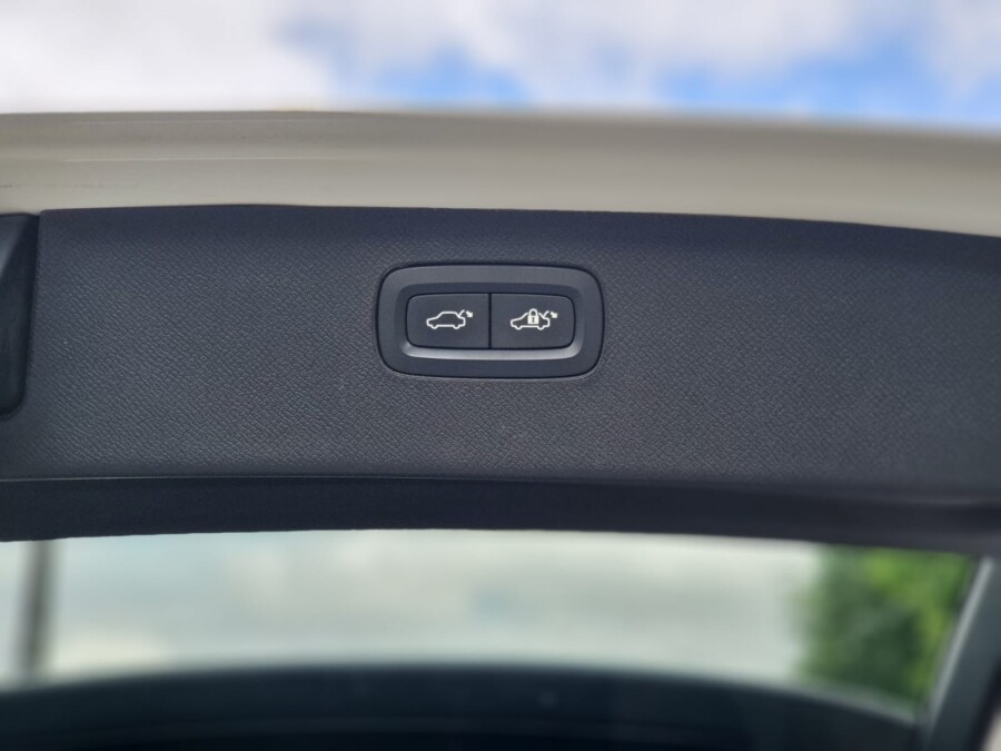 
								Volvo XC90 full									