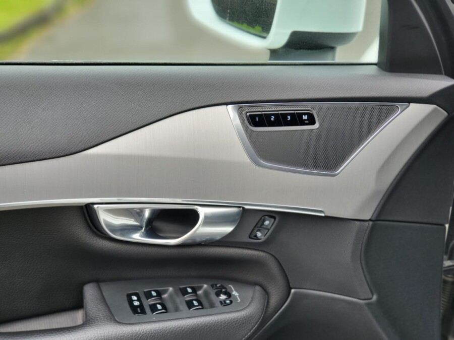 
								Volvo XC90 full									
