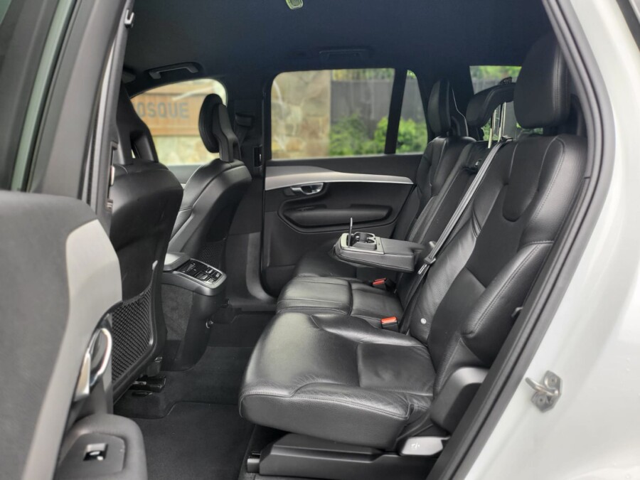 
								Volvo XC90 full									
