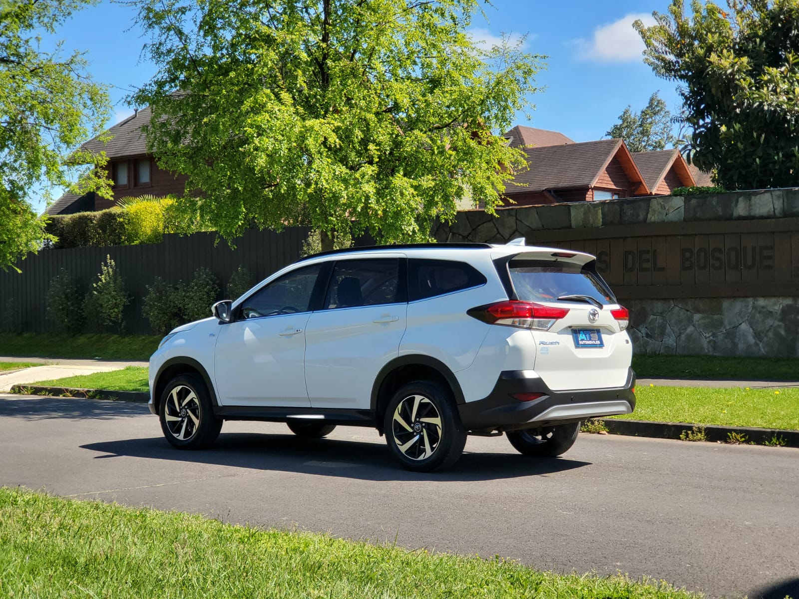 
								Toyota Rush full									