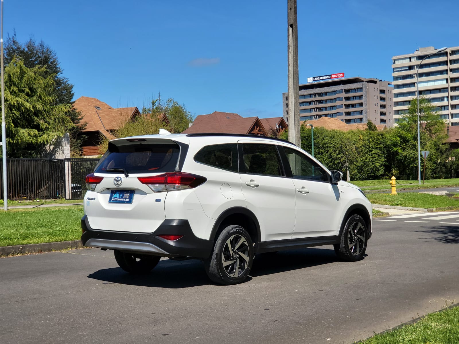 
								Toyota Rush full									