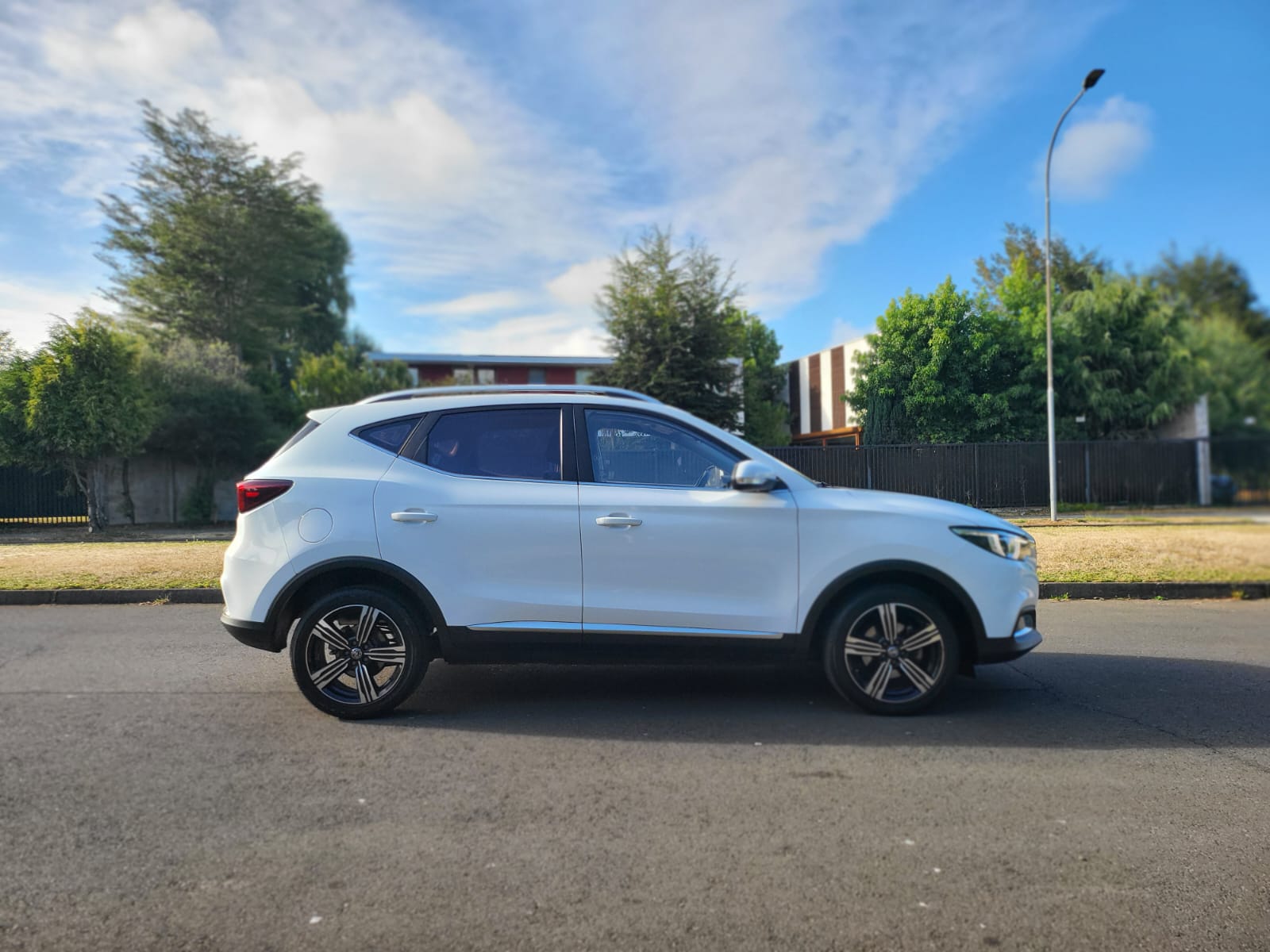 
								MG ZS full									