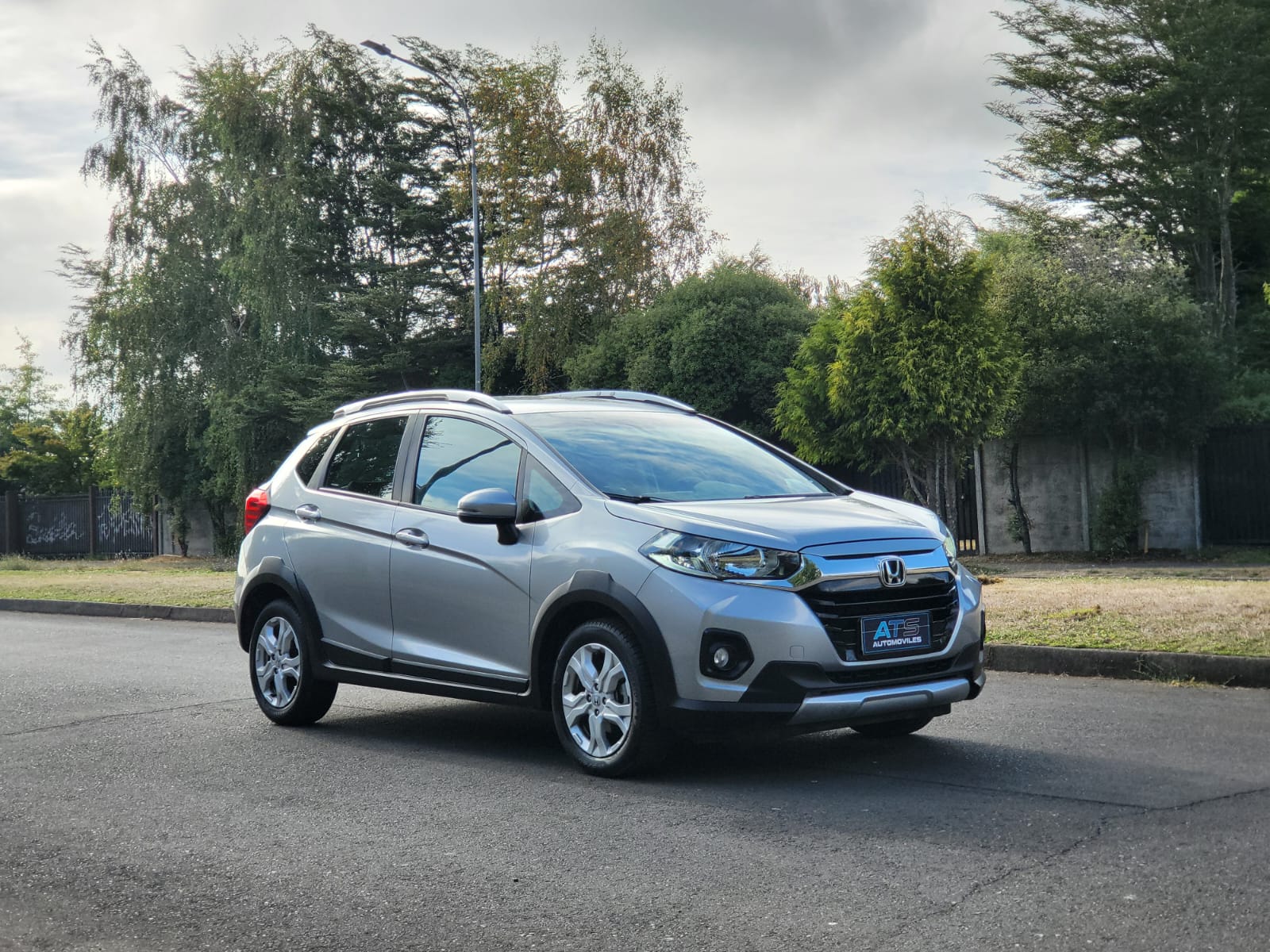
								Honda WRV LX full									