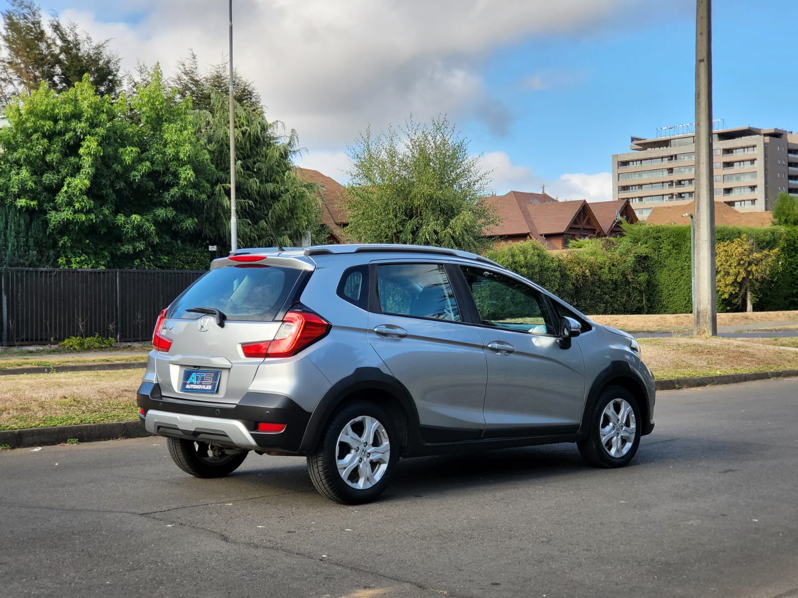
								Honda WRV LX full									