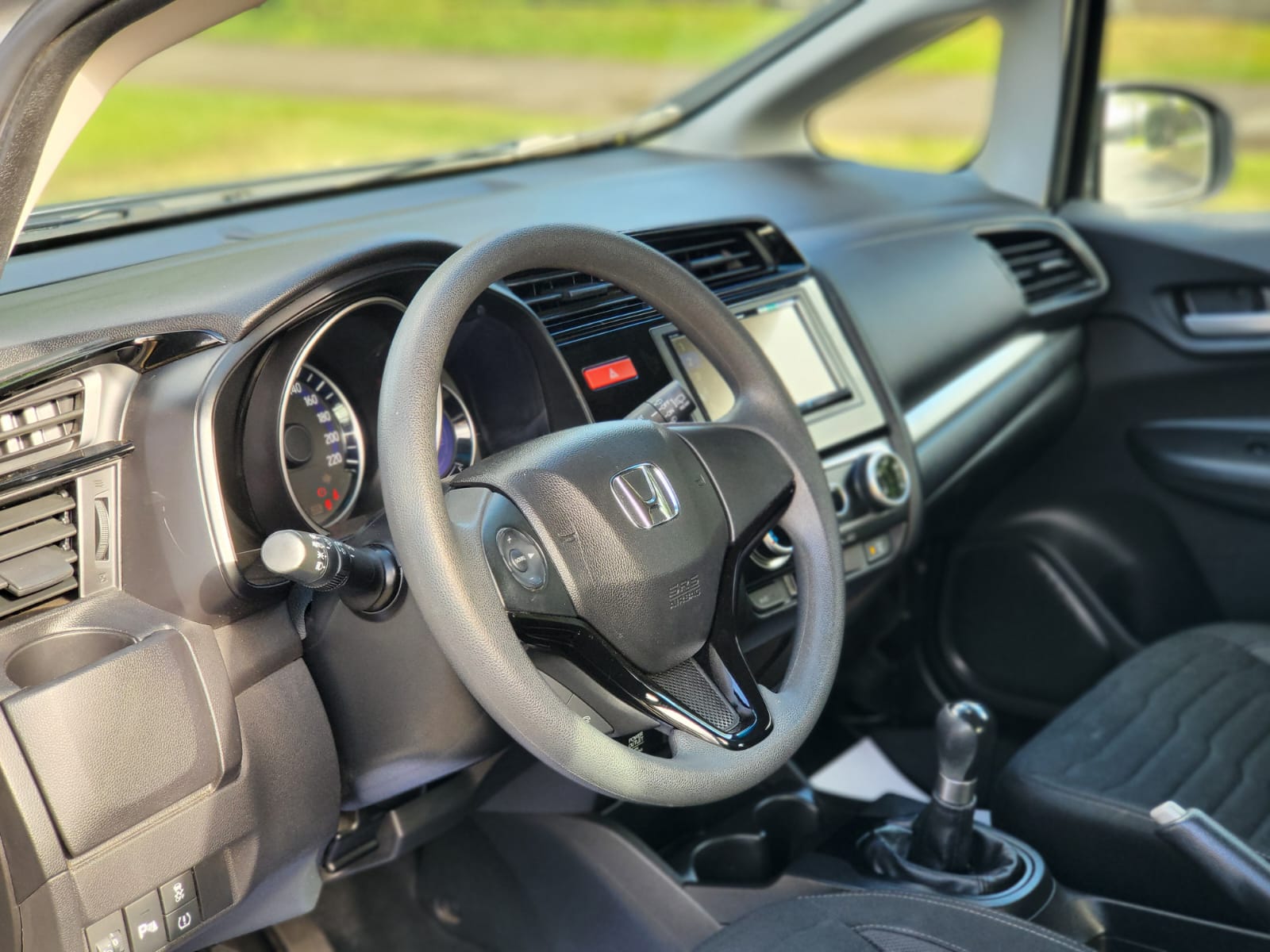 
								Honda WRV LX full									