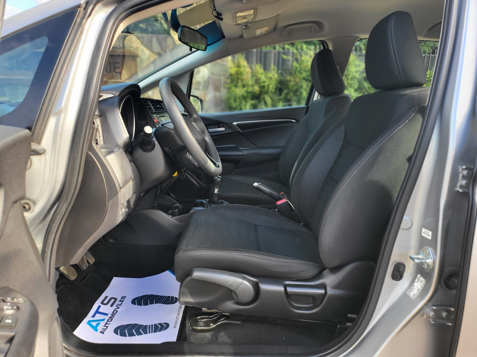 
								Honda WRV LX full									