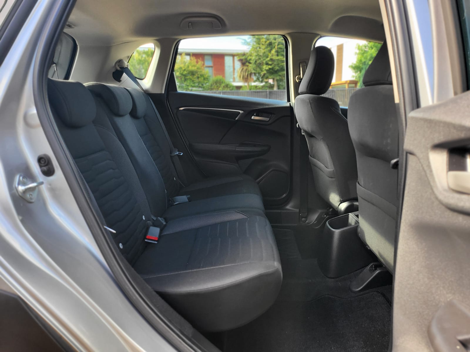 
								Honda WRV LX full									