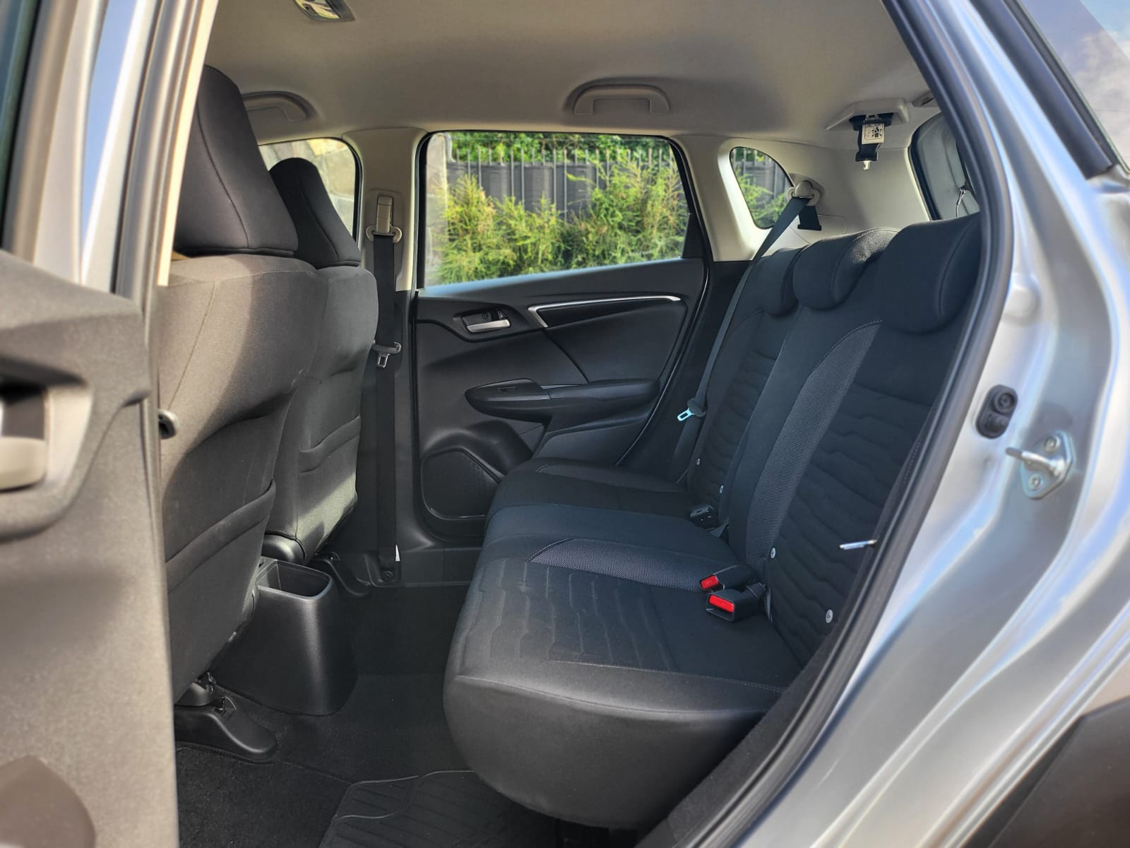 
								Honda WRV LX full									