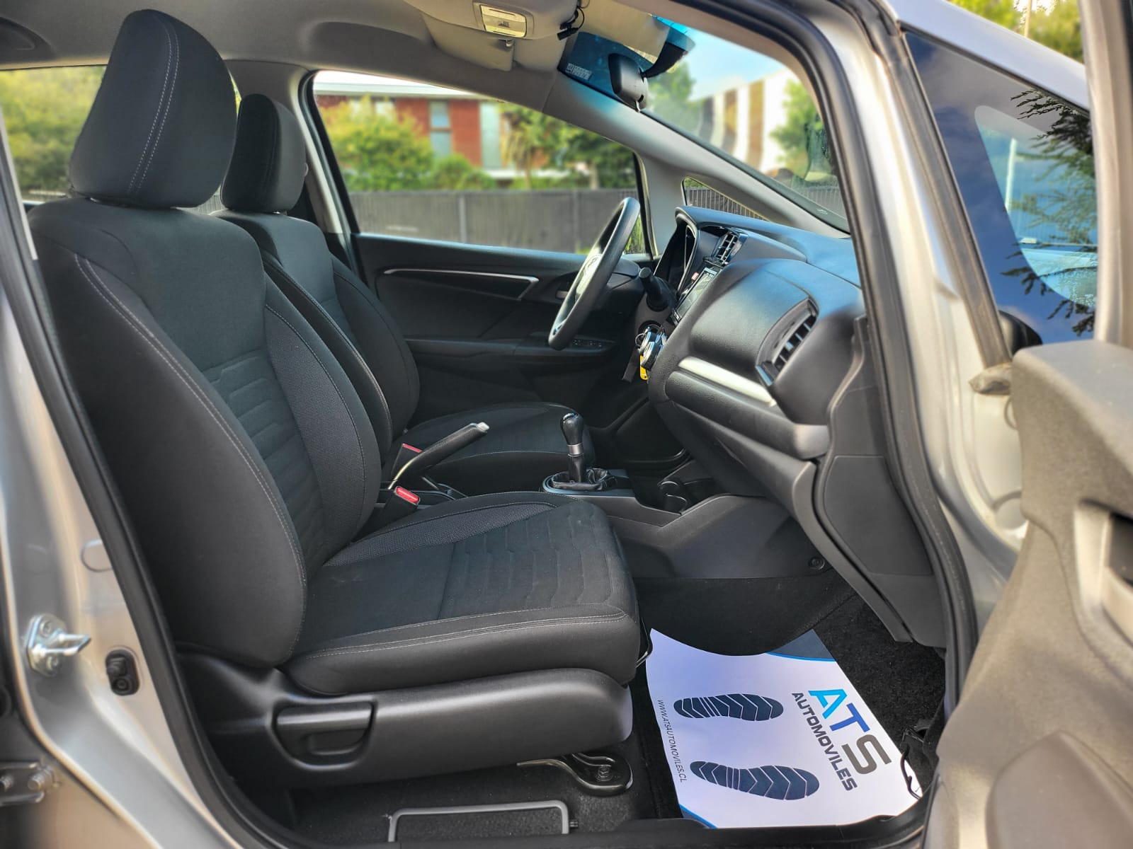 
								Honda WRV LX full									