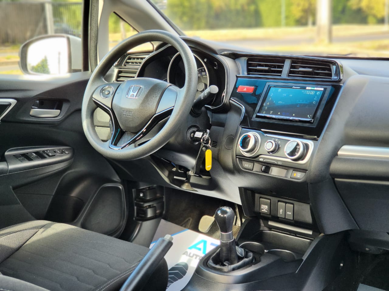 
								Honda WRV LX full									