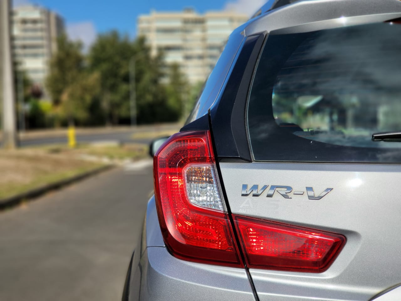 
								Honda WRV LX full									