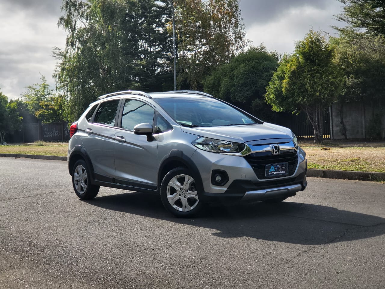 
								Honda WRV LX full									