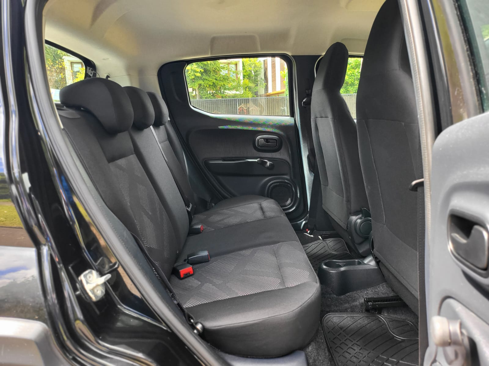 
								Fiat MOBI full									