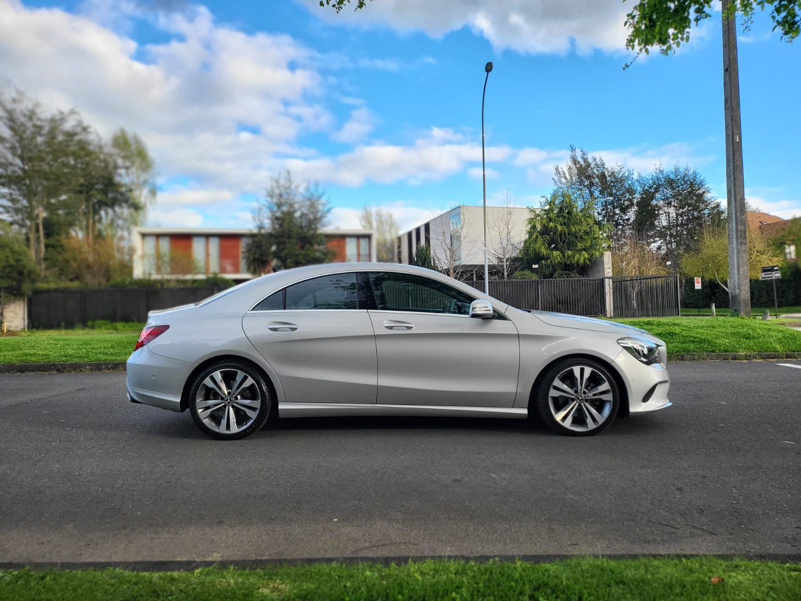 
								Mercedes Benz CLA 180 full									