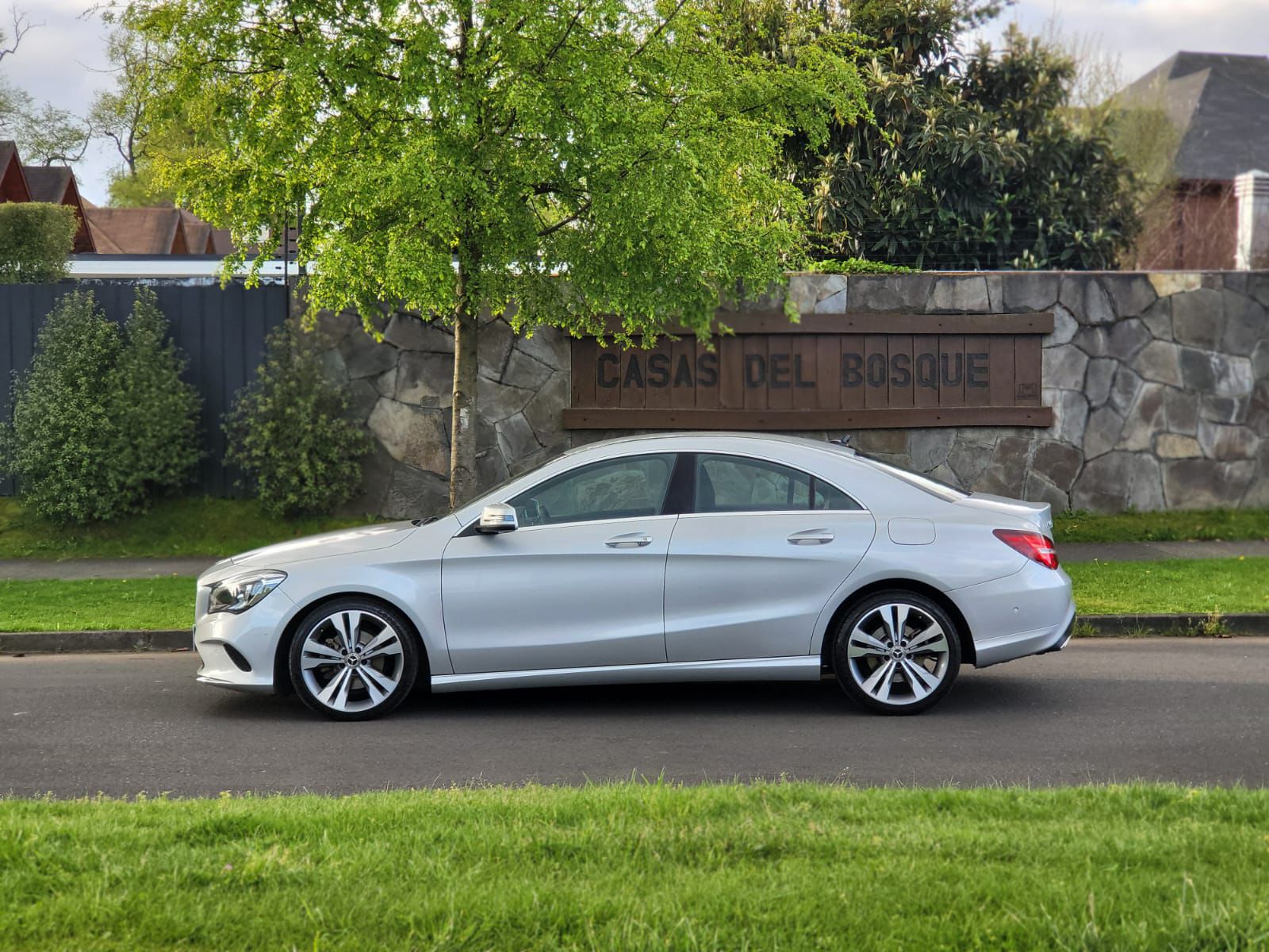 
								Mercedes Benz CLA 180 full									