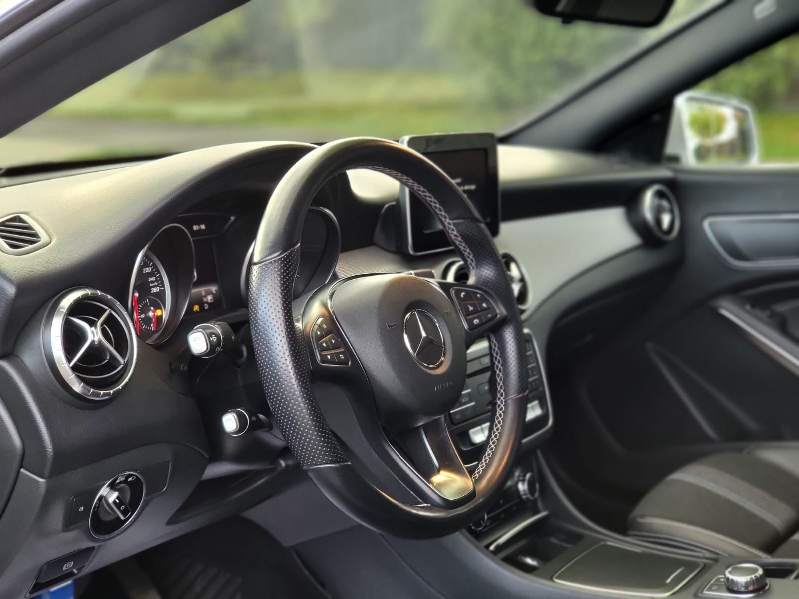 
								Mercedes Benz CLA 180 full									
