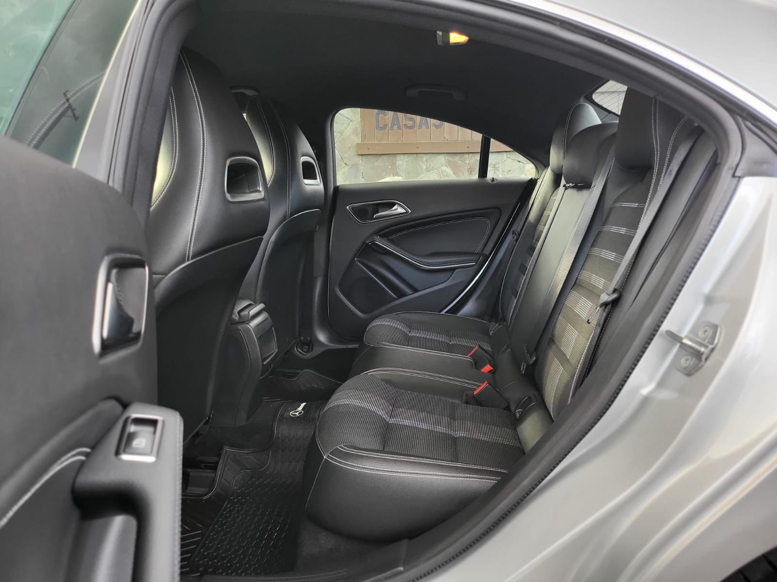 
								Mercedes Benz CLA 180 full									