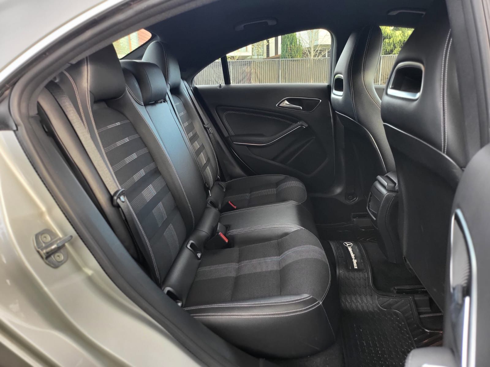
								Mercedes Benz CLA 180 full									