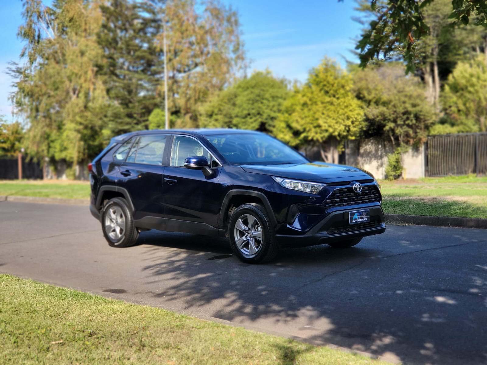 
								Toyota Rav 4 full									