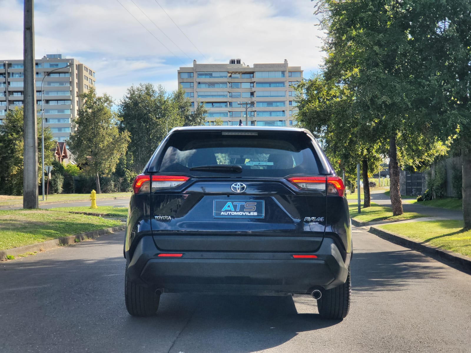
								Toyota Rav 4 full									