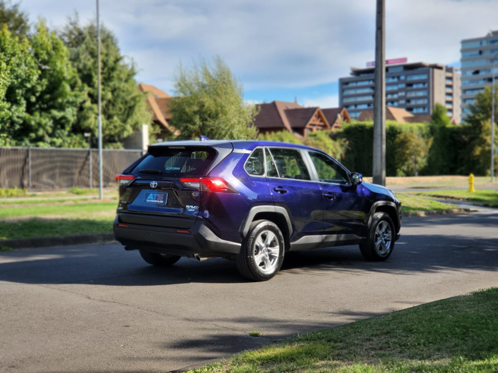 
								Toyota Rav 4 full									