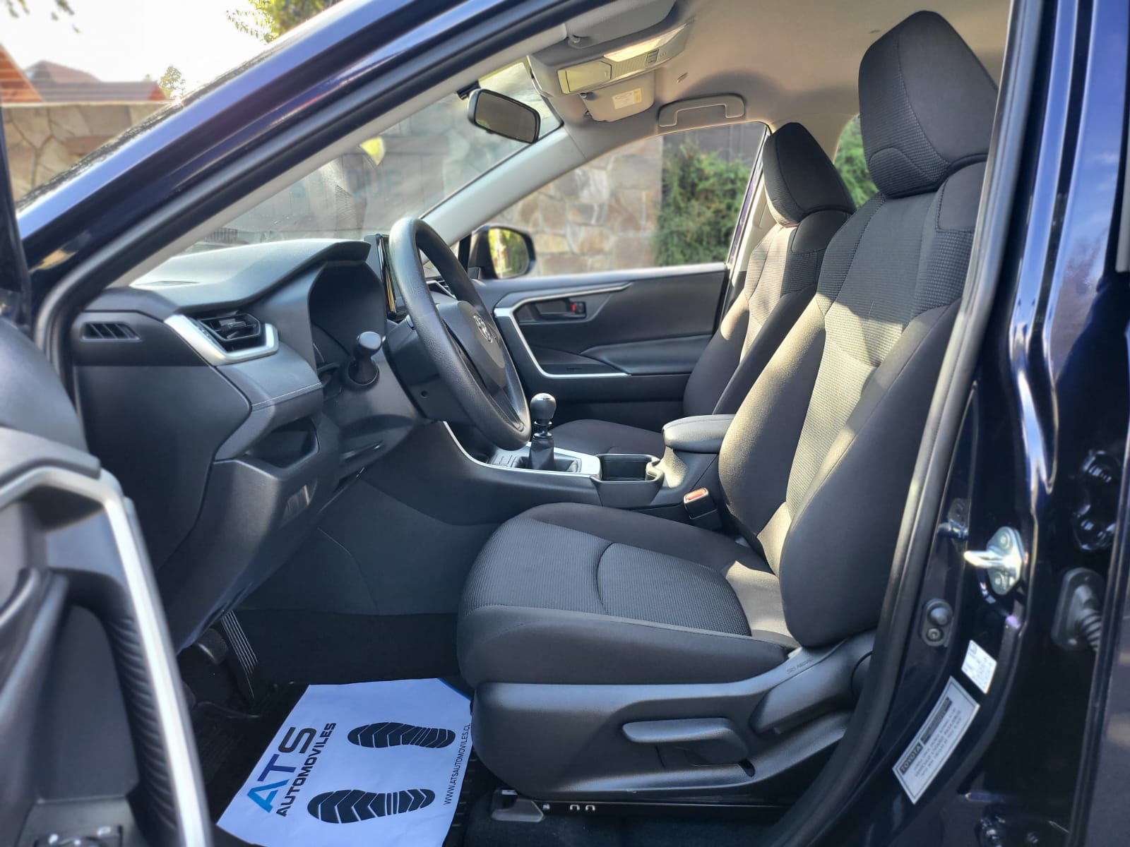 
								Toyota Rav 4 full									