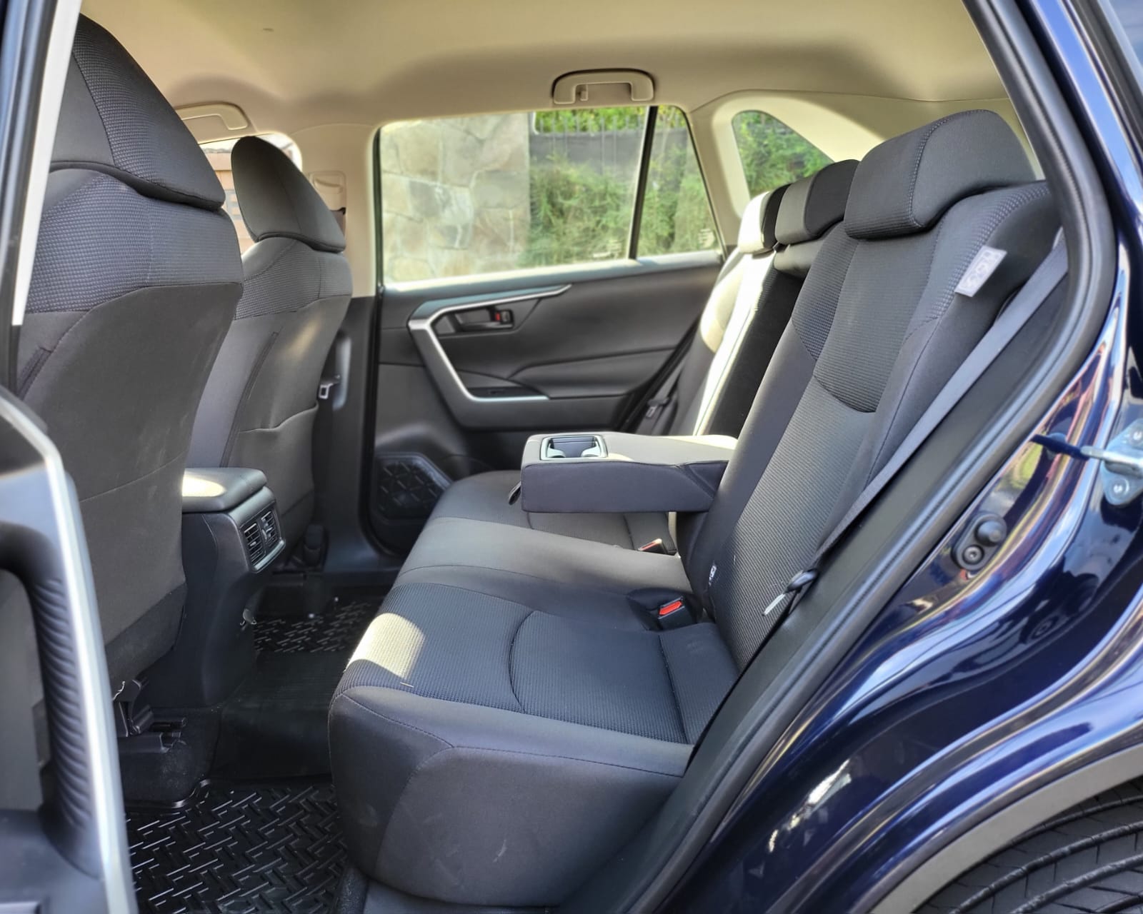 
								Toyota Rav 4 full									
