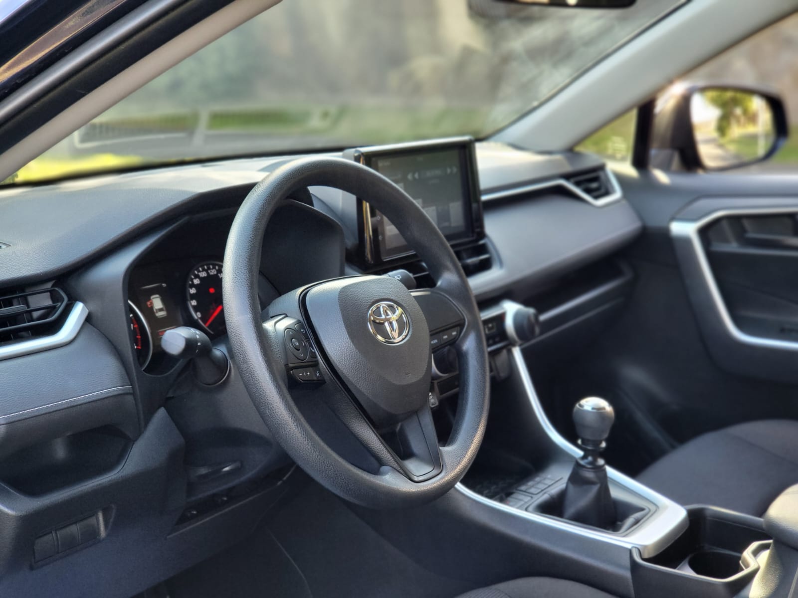 
								Toyota Rav 4 full									