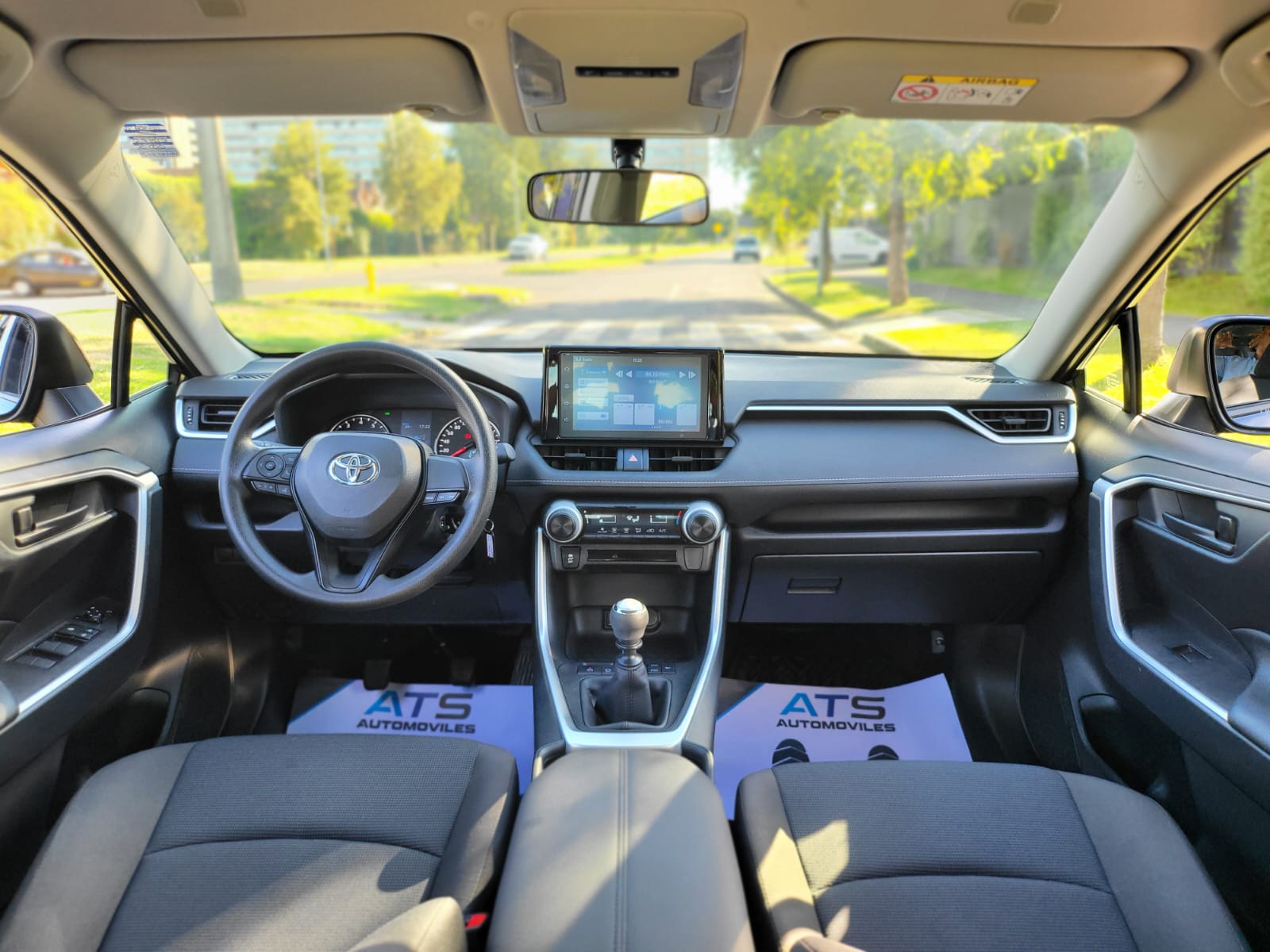 
								Toyota Rav 4 full									
