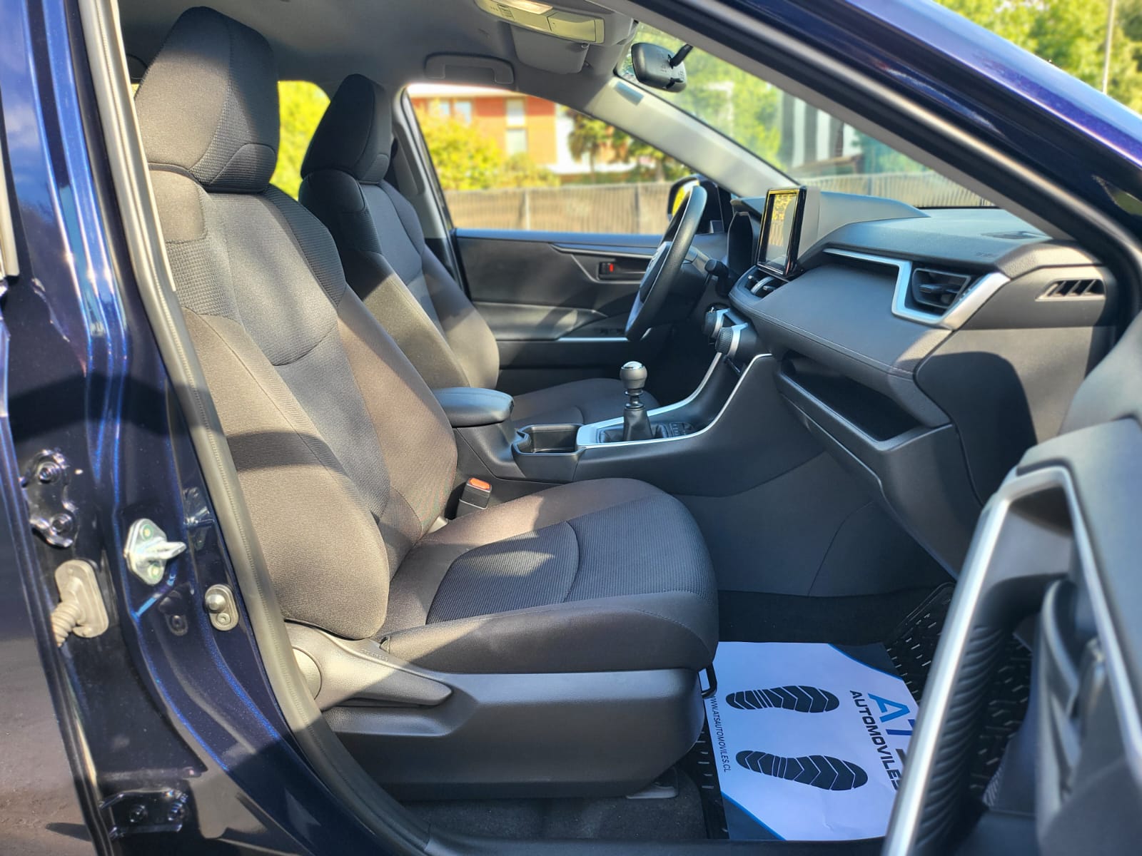 
								Toyota Rav 4 full									