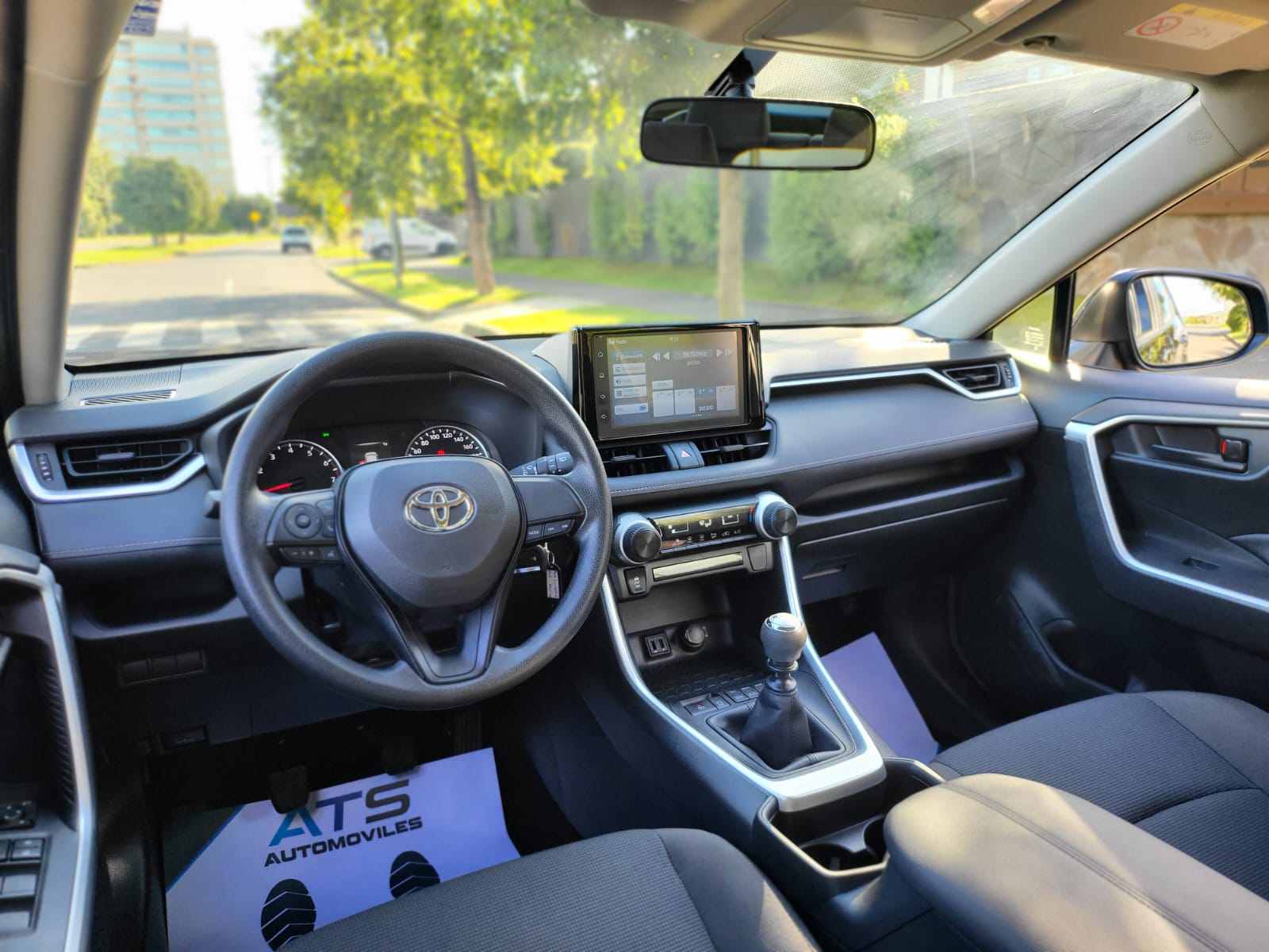 
								Toyota Rav 4 full									