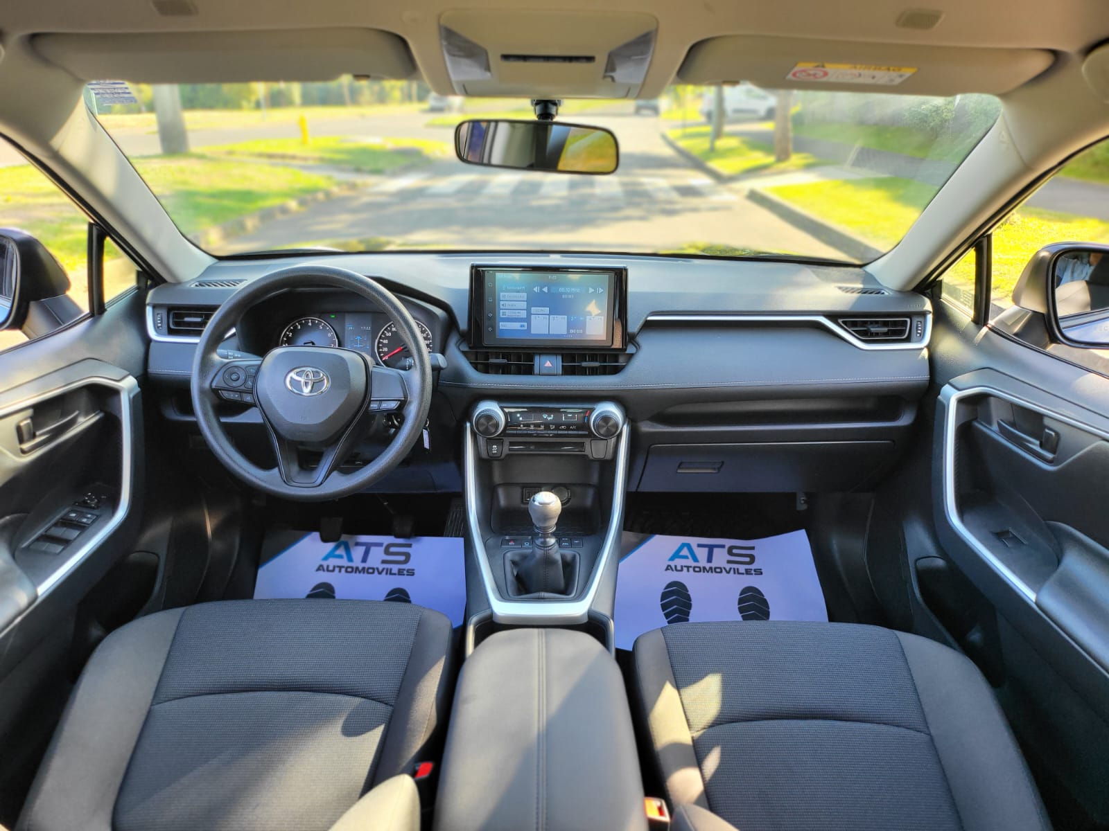 
								Toyota Rav 4 full									