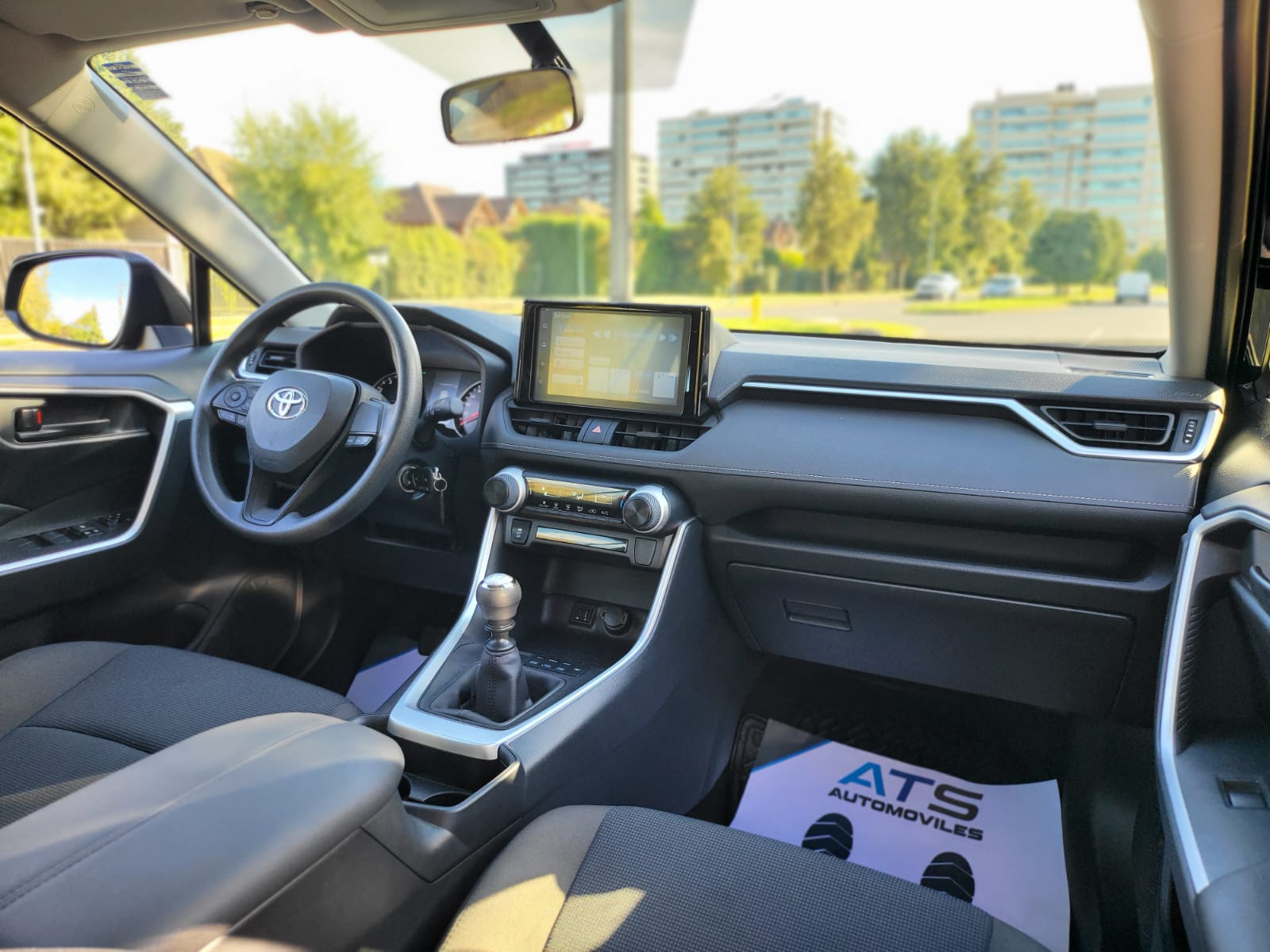
								Toyota Rav 4 full									