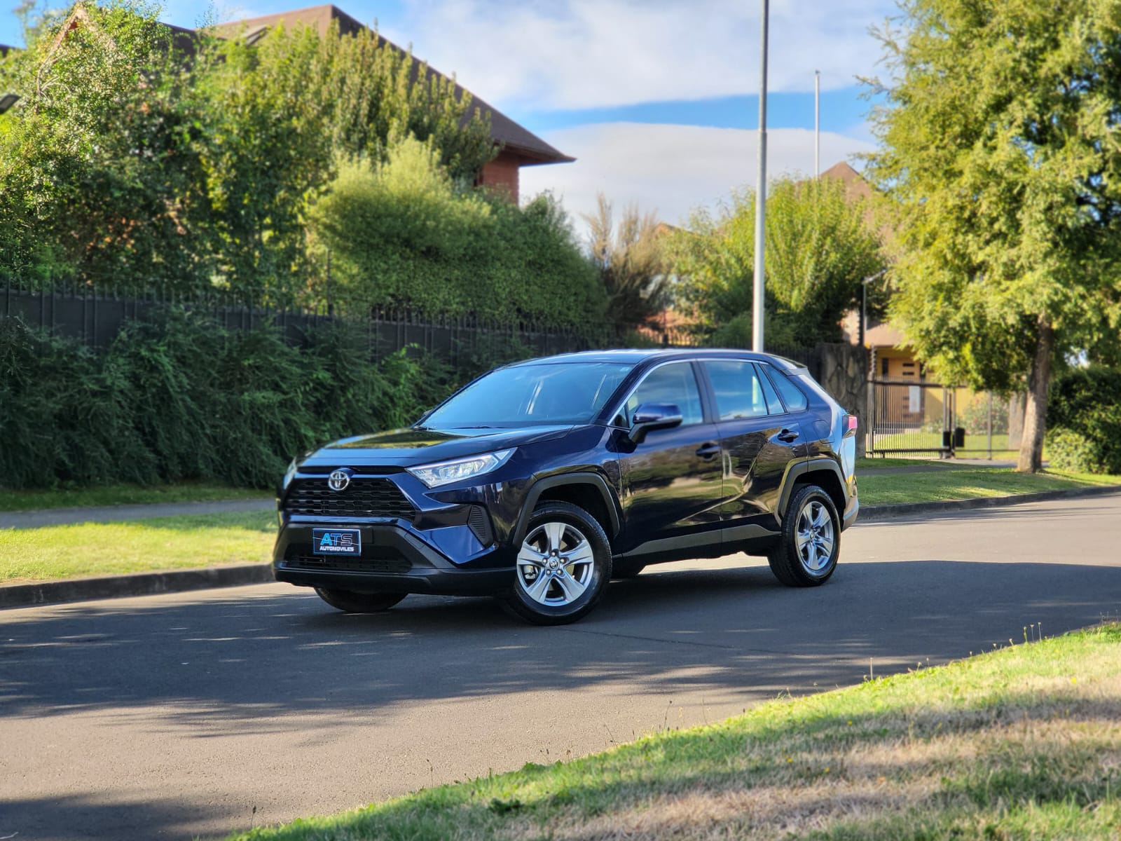 
								Toyota Rav 4 full									