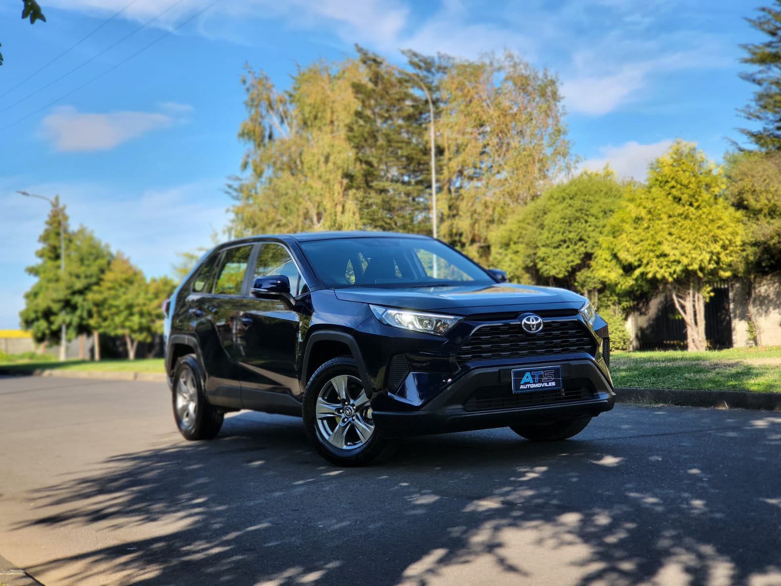 
								Toyota Rav 4 full									