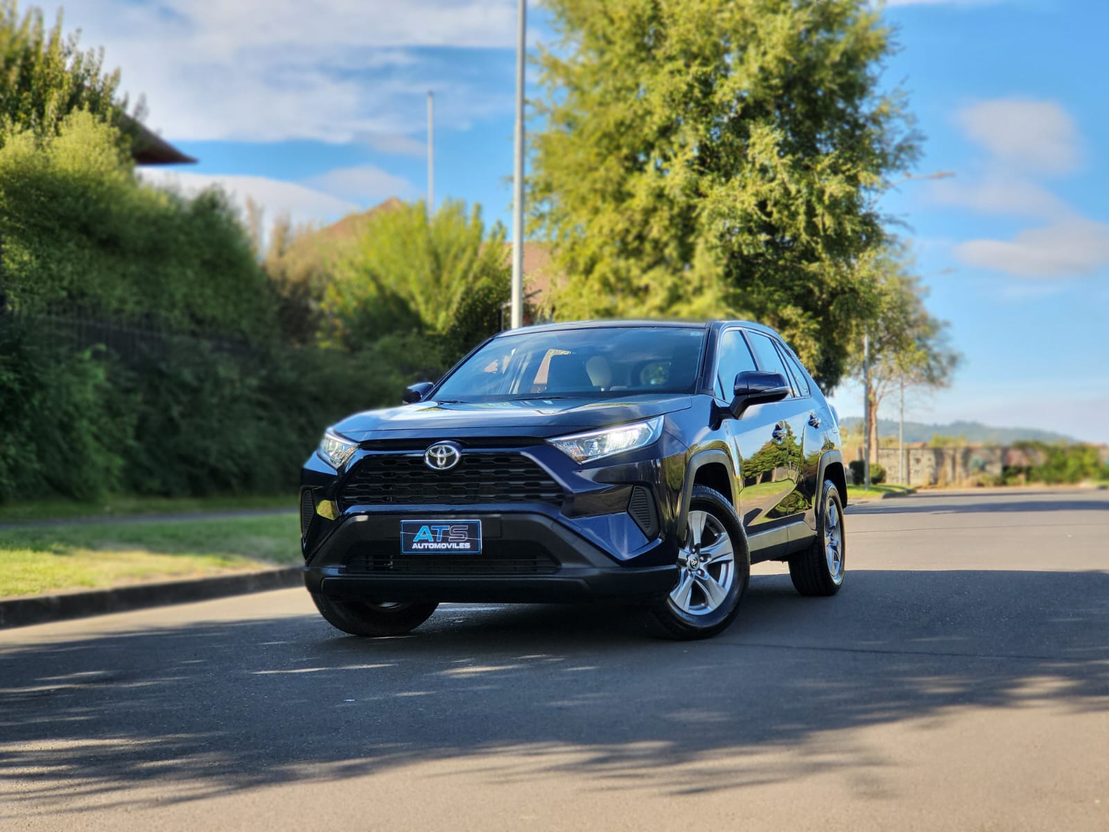 
								Toyota Rav 4 full									