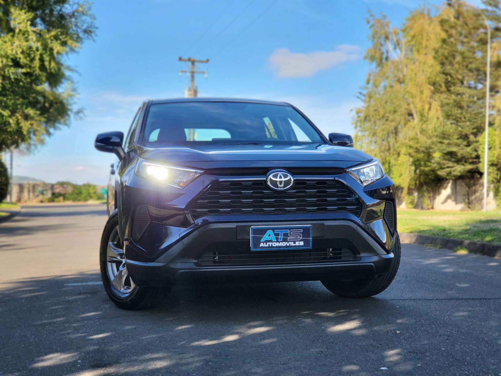 
								Toyota Rav 4 full									