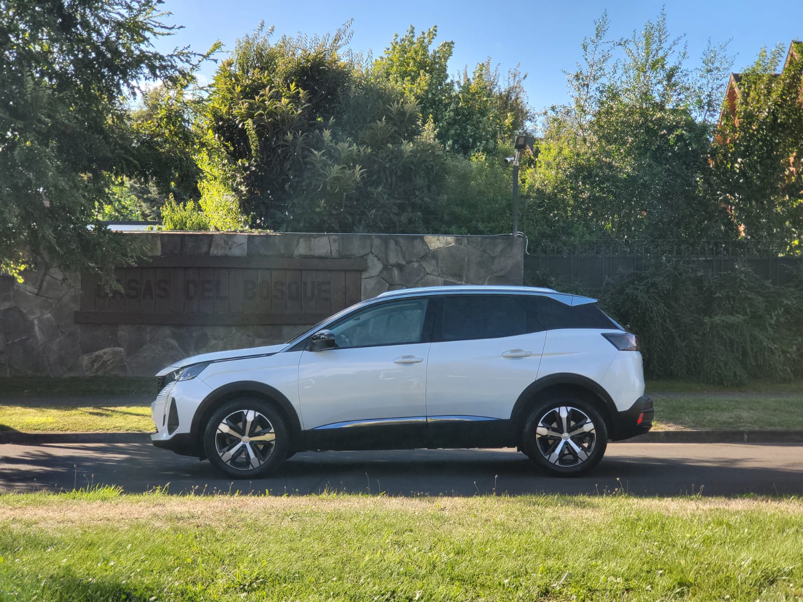 
								Peugeot 3008 full									