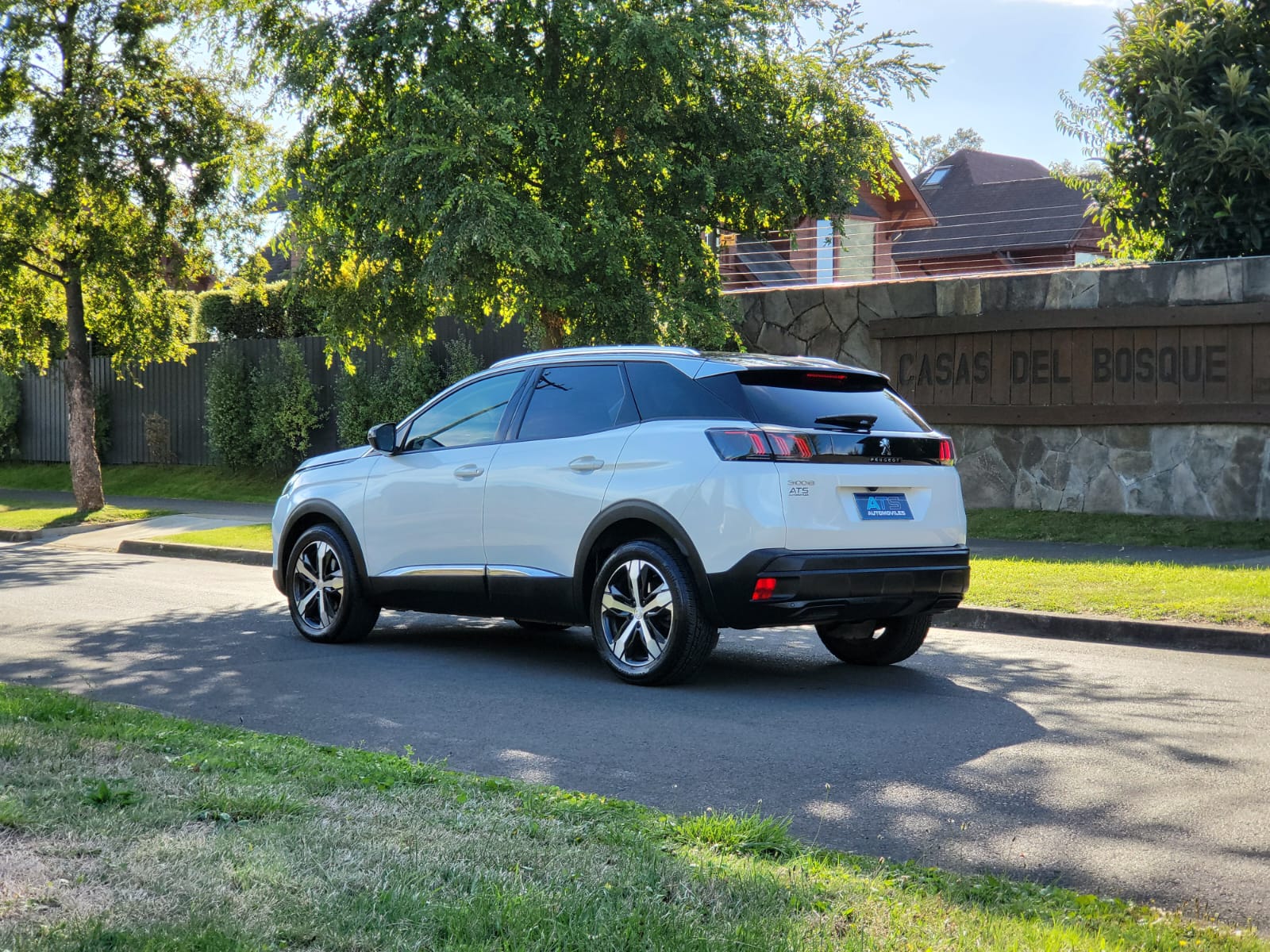 
								Peugeot 3008 full									