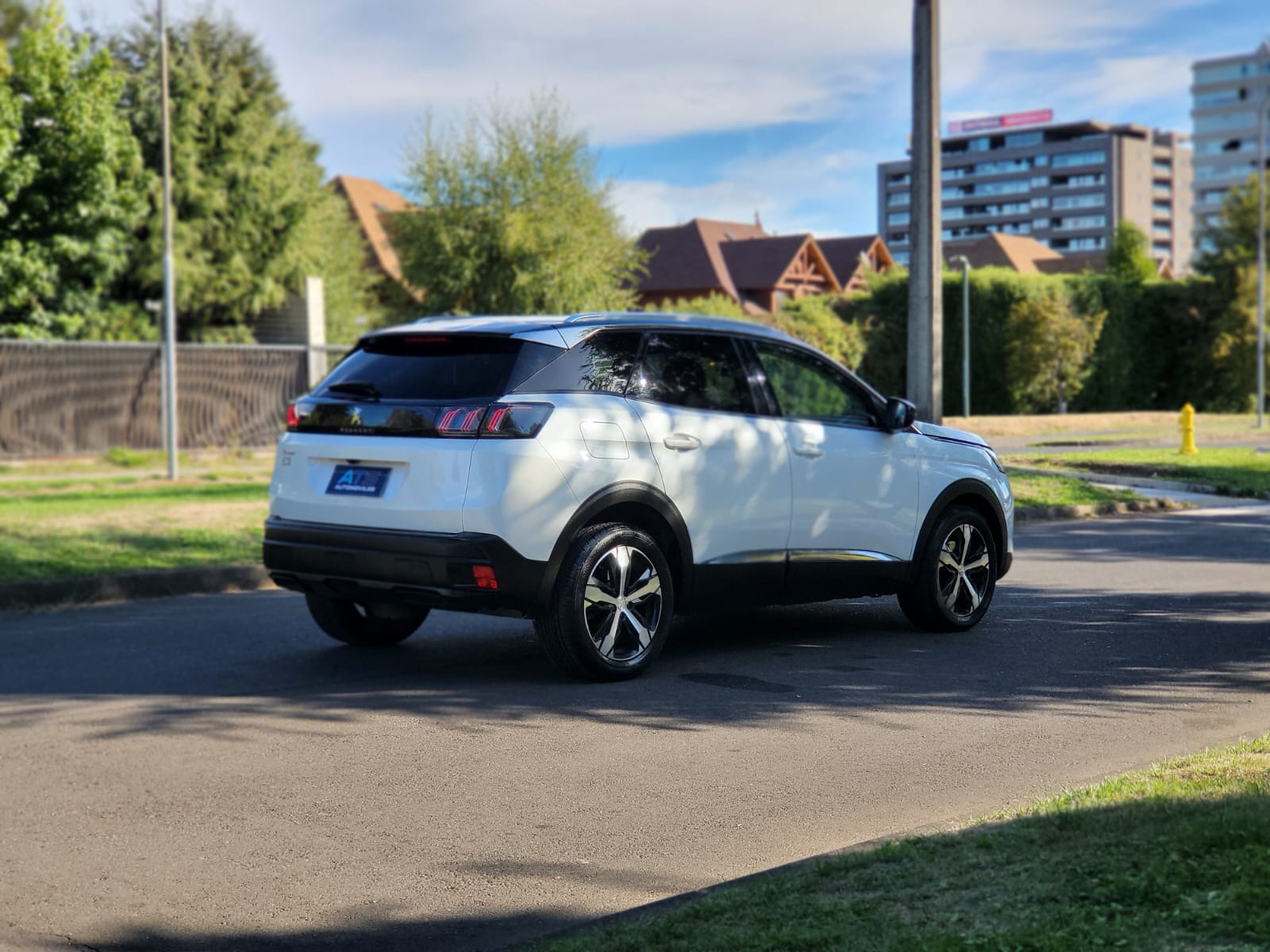 
								Peugeot 3008 full									