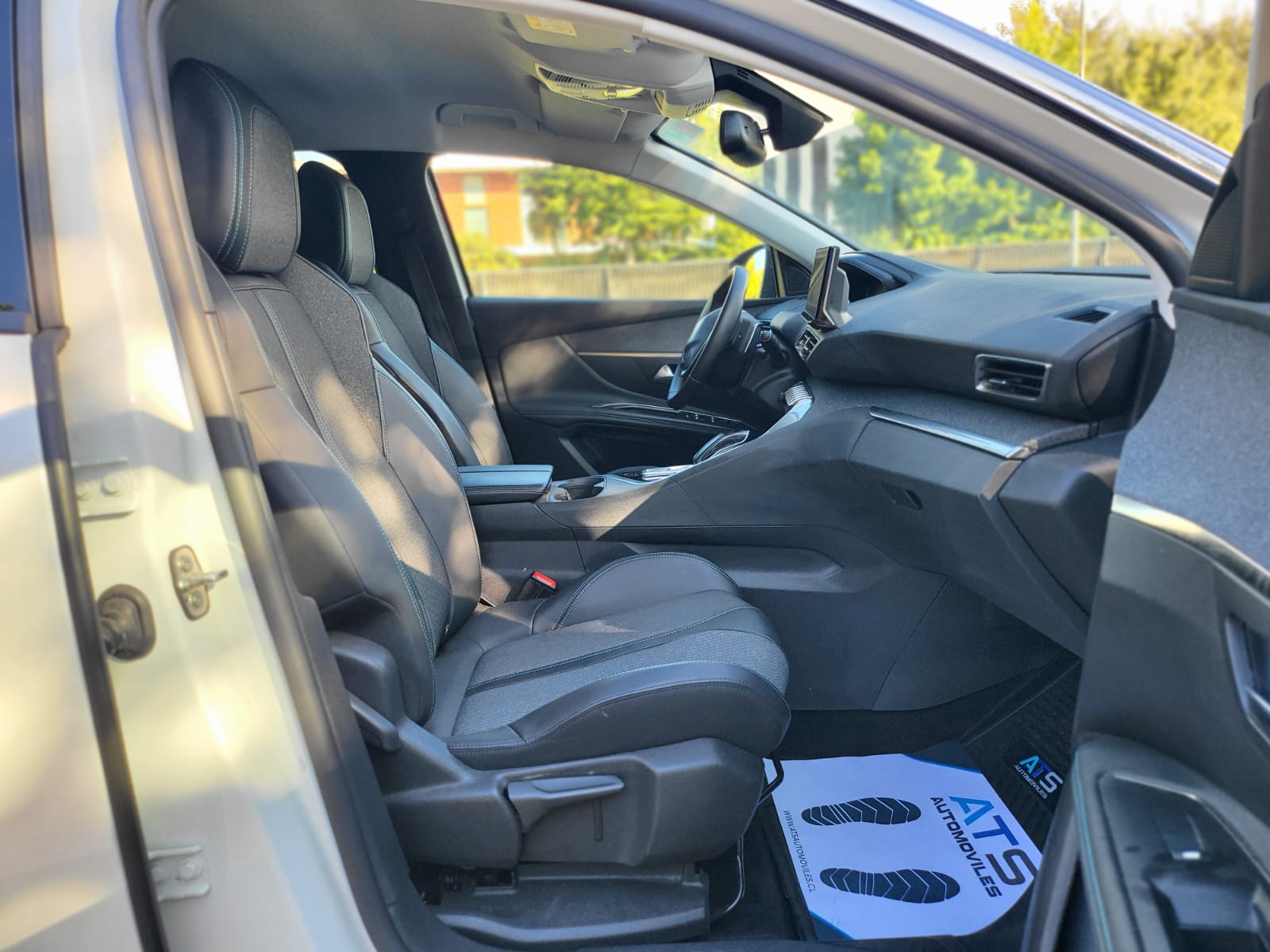 
								Peugeot 3008 full									