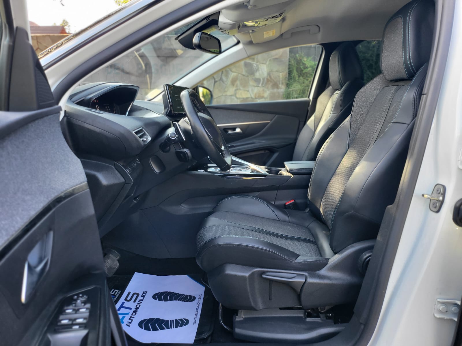 
								Peugeot 3008 full									