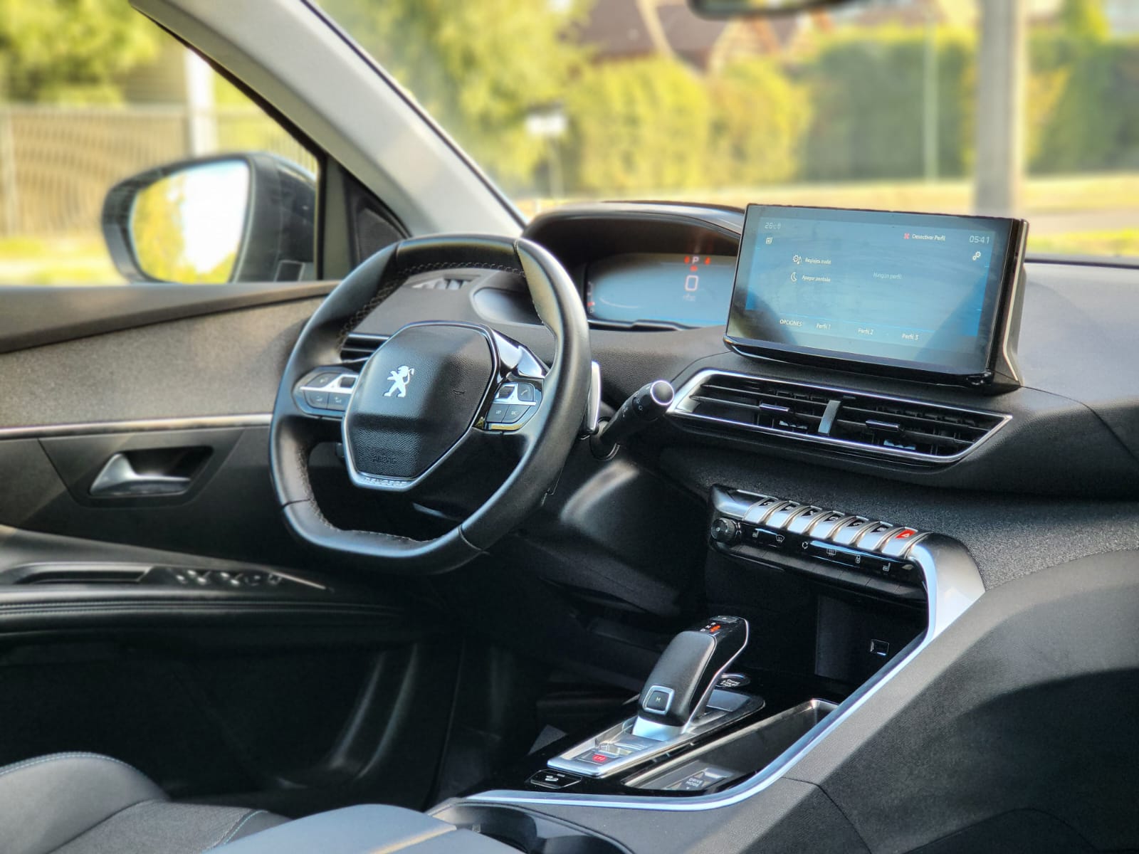 
								Peugeot 3008 full									