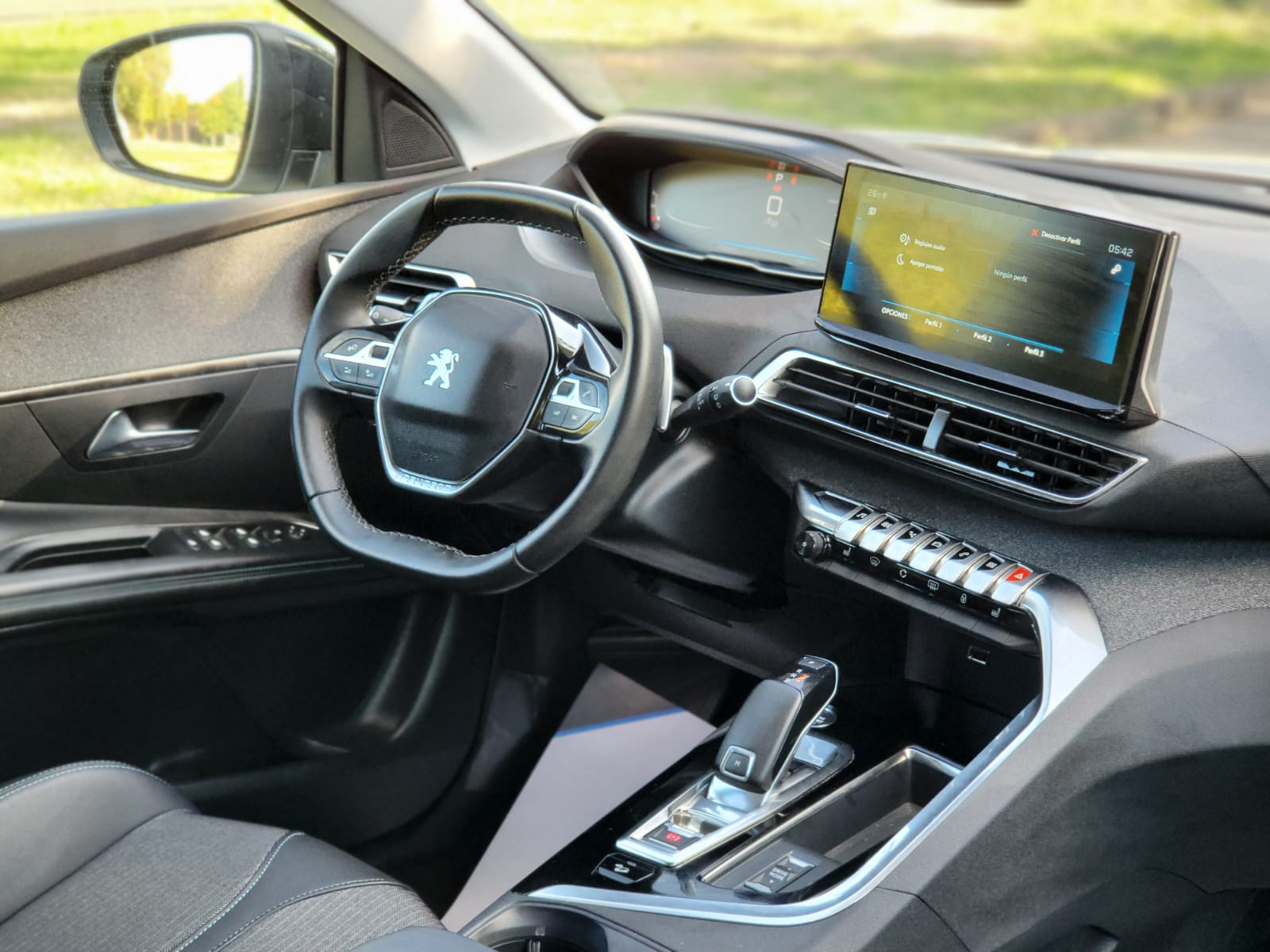 
								Peugeot 3008 full									