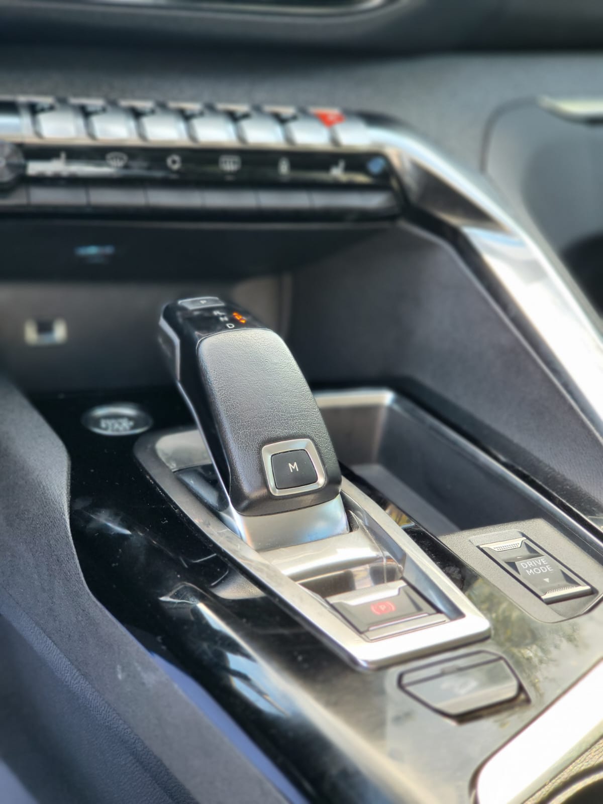 
								Peugeot 3008 full									