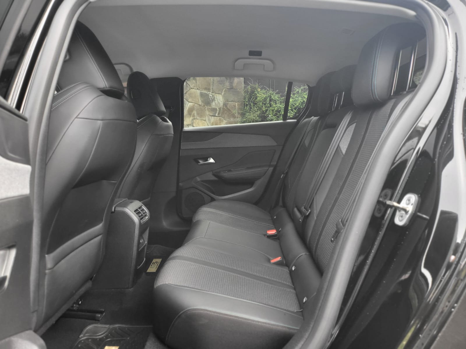 
								Peugeot 308 BLUEHDI full									
