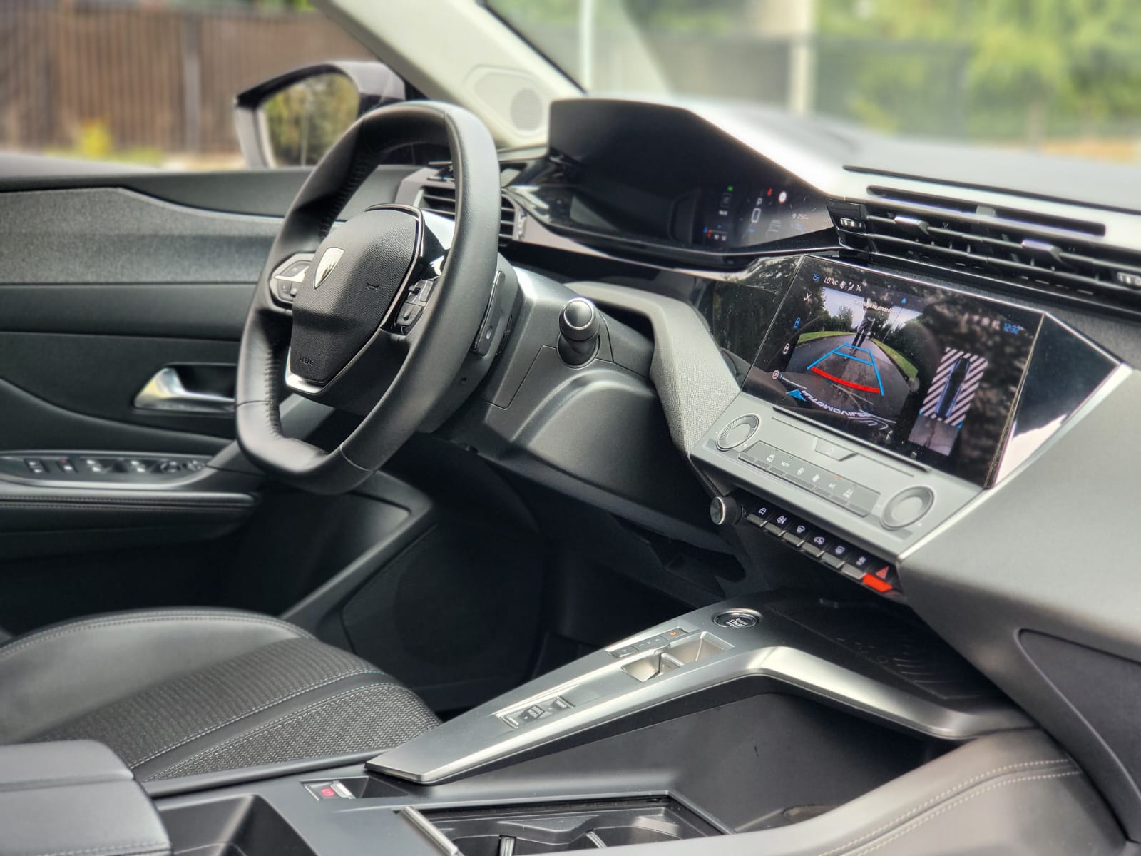 
								Peugeot 308 BLUEHDI full									