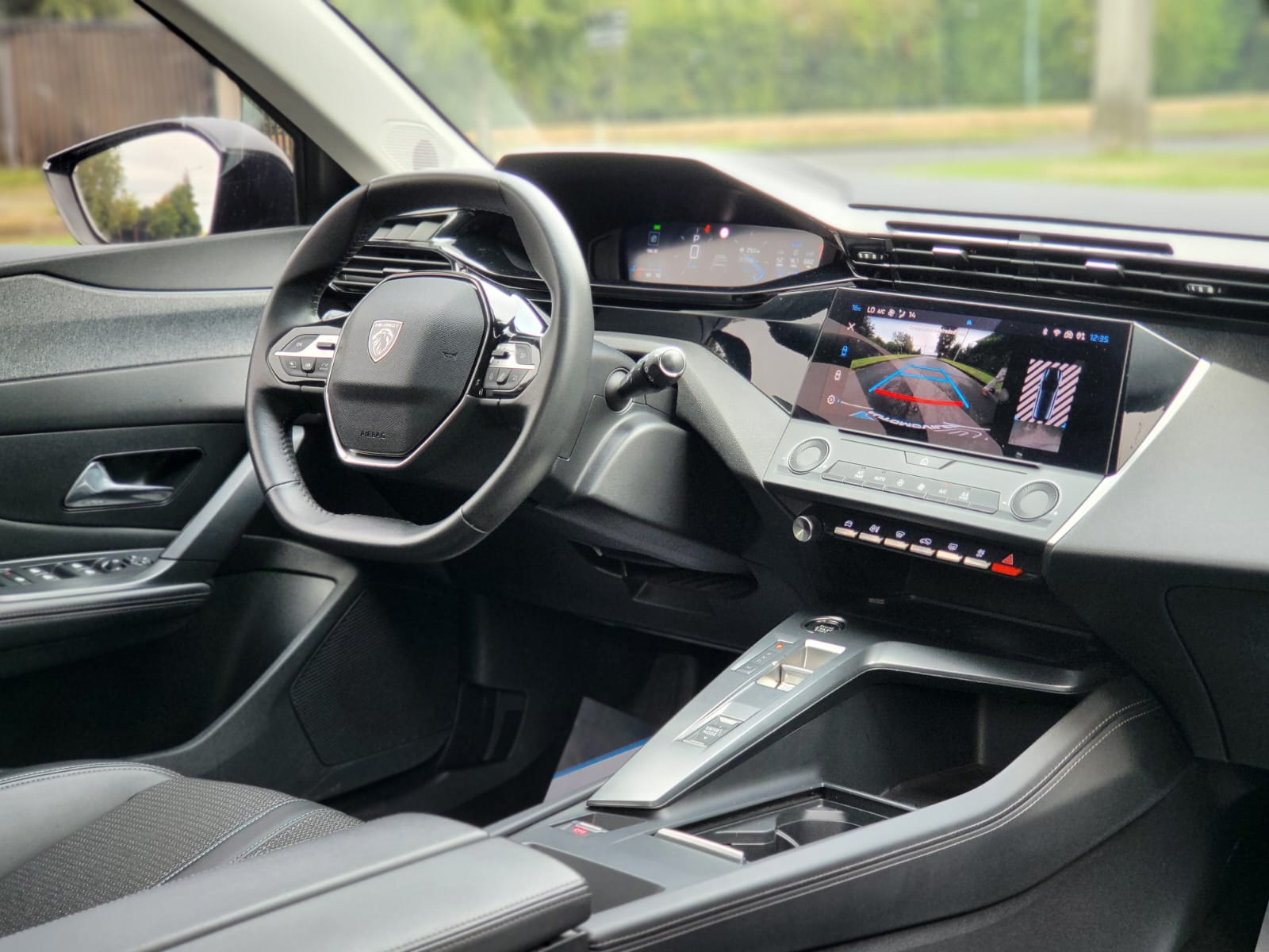 
								Peugeot 308 BLUEHDI full									